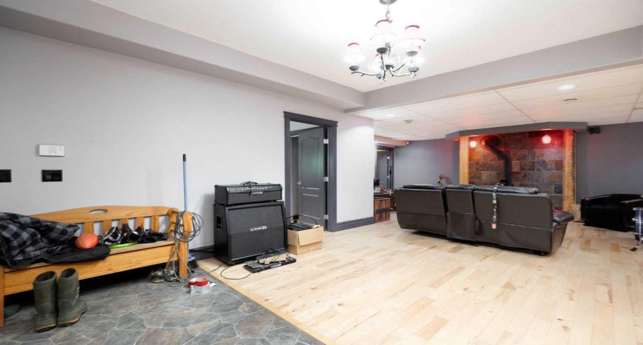 5627 Draper Road, Fort McMurray, Alberta T9H0K7, 7 Bedrooms Bedrooms, ,5 BathroomsBathrooms,Residential,For Sale,Draper,A2180430