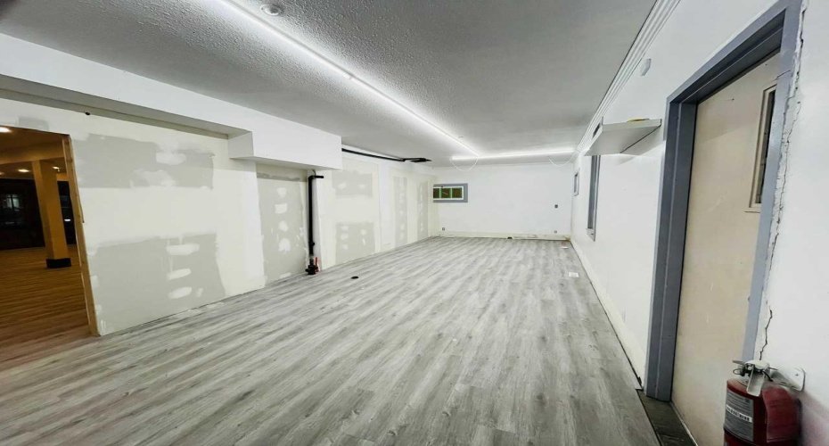 109 14 Street, Calgary, Alberta T2N 1Z6, ,Commercial,For Lease,14,A2180833