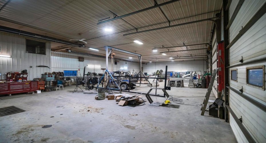 47017 21 Highway, Rural Camrose County, Alberta T4V 2M9, ,Commercial,For Sale,21,A2182582