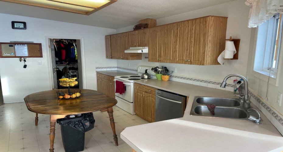 122061A 501 Highway, Milk River, Alberta T0K 1M0, 3 Bedrooms Bedrooms, ,1 BathroomBathrooms,Residential,For Sale,501,A2181079