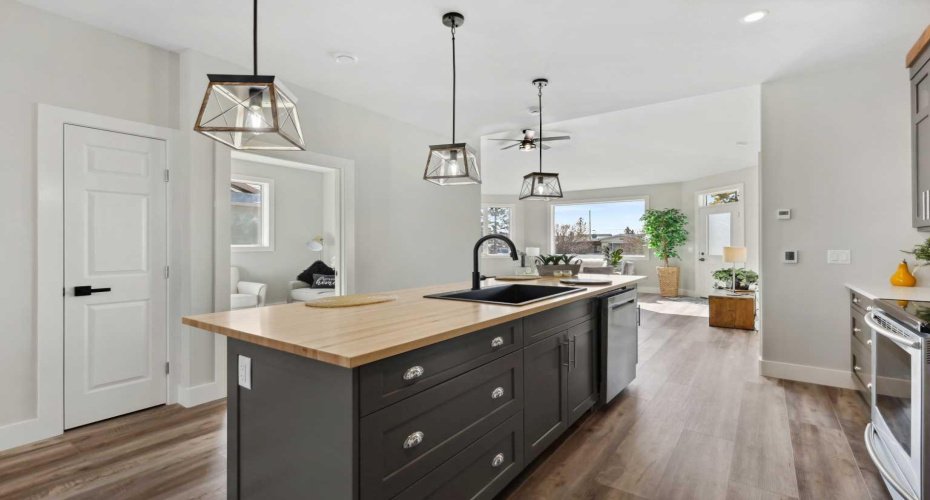 610 4 Avenue, Sundre, Alberta T0M 1X0, 2 Bedrooms Bedrooms, ,2 BathroomsBathrooms,Residential,For Sale,4,A2187770