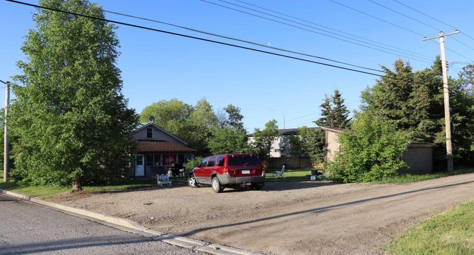 4702 4 Avenue, Edson, Alberta T7E 1C6, 2 Bedrooms Bedrooms, ,1 BathroomBathrooms,Residential,For Sale,4 Avenue,A2189703