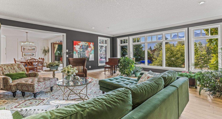 930 9 Street, Canmore, Alberta T1W1Z8, 8 Bedrooms Bedrooms, ,7 BathroomsBathrooms,Residential,For Sale,9,A2190010