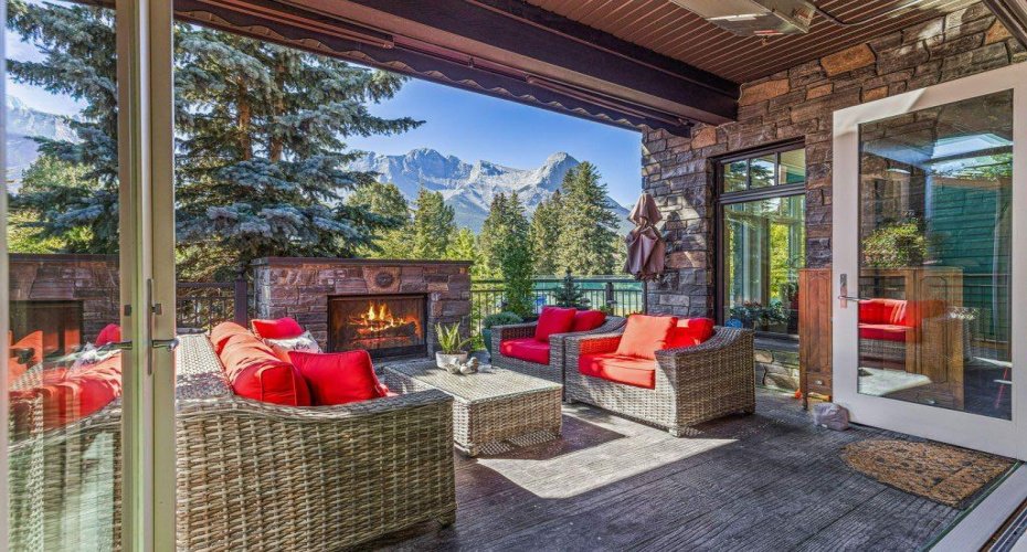 930 9 Street, Canmore, Alberta T1W1Z8, 8 Bedrooms Bedrooms, ,7 BathroomsBathrooms,Residential,For Sale,9,A2190010