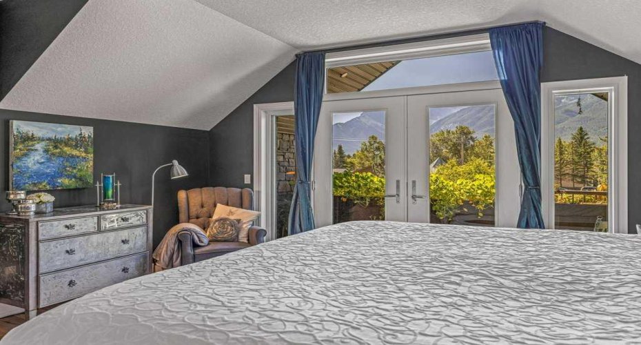 930 9 Street, Canmore, Alberta T1W1Z8, 8 Bedrooms Bedrooms, ,7 BathroomsBathrooms,Residential,For Sale,9,A2190010