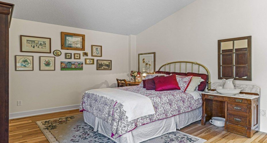 930 9 Street, Canmore, Alberta T1W1Z8, 8 Bedrooms Bedrooms, ,7 BathroomsBathrooms,Residential,For Sale,9,A2190010