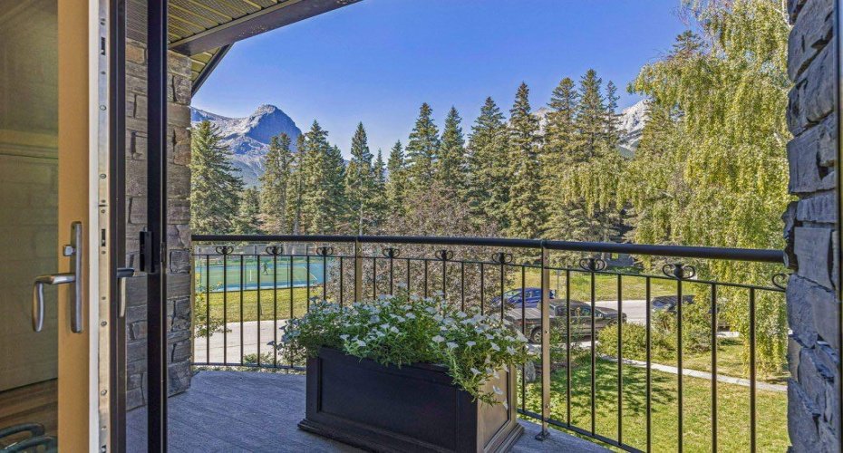 930 9 Street, Canmore, Alberta T1W1Z8, 8 Bedrooms Bedrooms, ,7 BathroomsBathrooms,Residential,For Sale,9,A2190010
