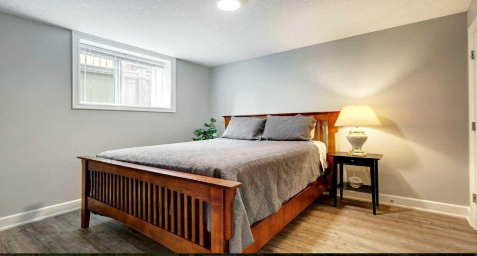 Lowerl level suite bedroom # 1