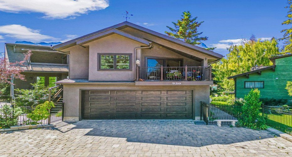 930 9 Street, Canmore, Alberta T1W1Z8, 8 Bedrooms Bedrooms, ,7 BathroomsBathrooms,Residential,For Sale,9,A2190010