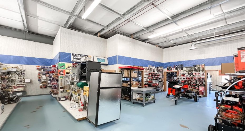 942 Main Street, Falher, Alberta T0H 1M0, ,Commercial,For Sale,Vic's Car Care,Main,A2143488