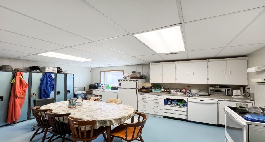 942 Main Street, Falher, Alberta T0H 1M0, ,Commercial,For Sale,Vic's Car Care,Main,A2143488