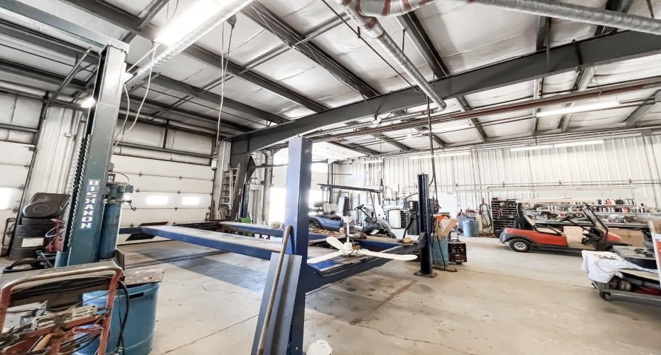 942 Main Street, Falher, Alberta T0H 1M0, ,Commercial,For Sale,Vic's Car Care,Main,A2143488