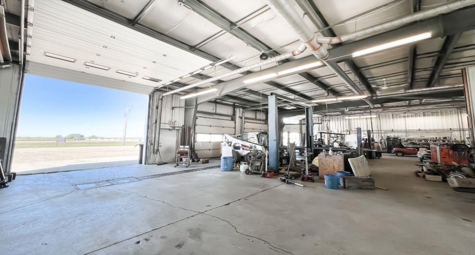 942 Main Street, Falher, Alberta T0H 1M0, ,Commercial,For Sale,Vic's Car Care,Main,A2143488