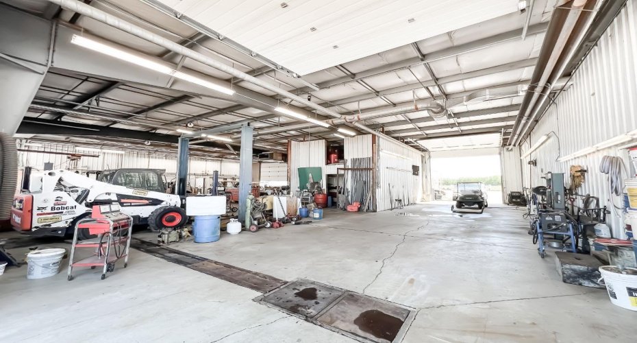 942 Main Street, Falher, Alberta T0H 1M0, ,Commercial,For Sale,Vic's Car Care,Main,A2143488