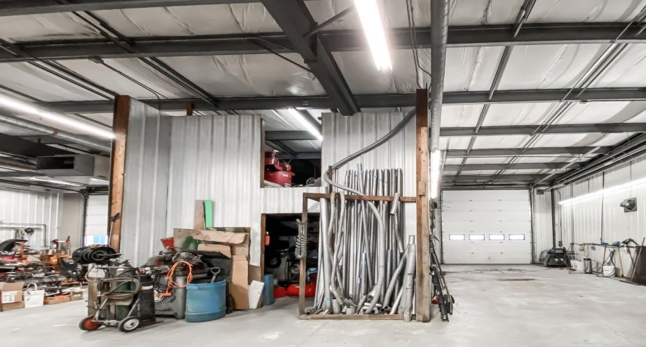 942 Main Street, Falher, Alberta T0H 1M0, ,Commercial,For Sale,Vic's Car Care,Main,A2143488