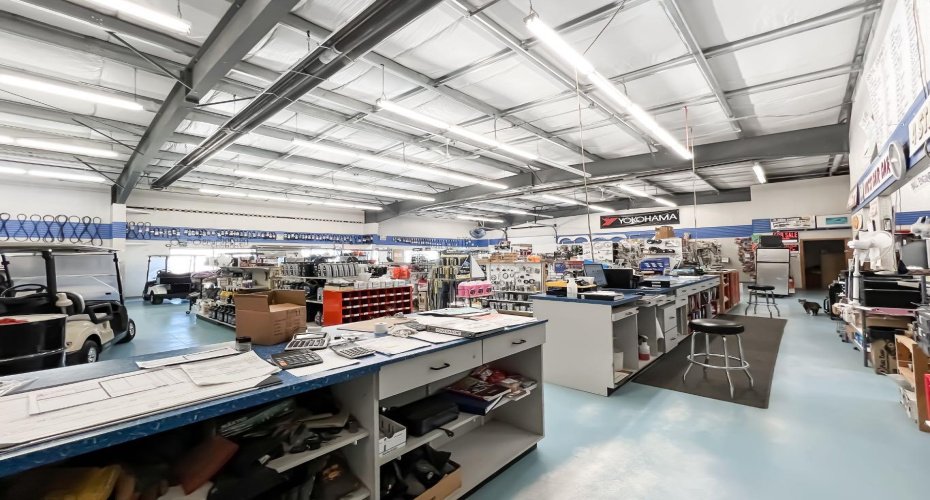 942 Main Street, Falher, Alberta T0H 1M0, ,Commercial,For Sale,Vic's Car Care,Main,A2143488