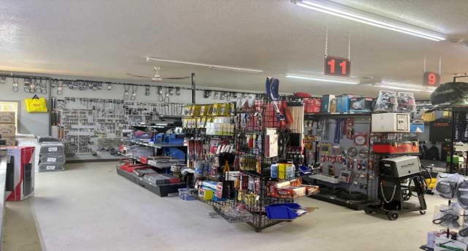 4624 47 Street, Hardisty, Alberta T0B1V0, ,Commercial,For Sale,Comrades Parts and Accessories,47,A2197745