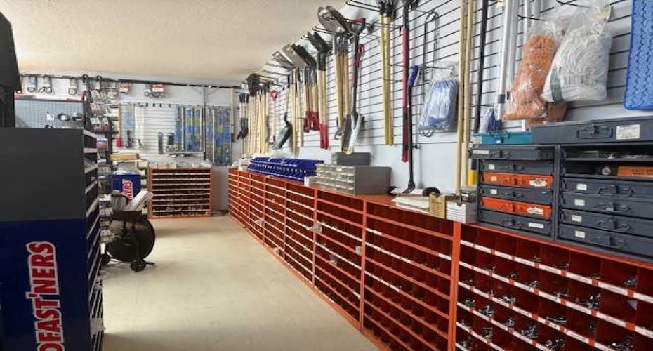 4624 47 Street, Hardisty, Alberta T0B1V0, ,Commercial,For Sale,Comrades Parts and Accessories,47,A2197745